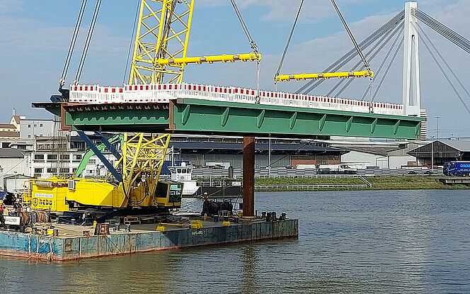 Einhub Mühlau-Hubbrücke quer Einhub Mühlau-Hubbrücke quer