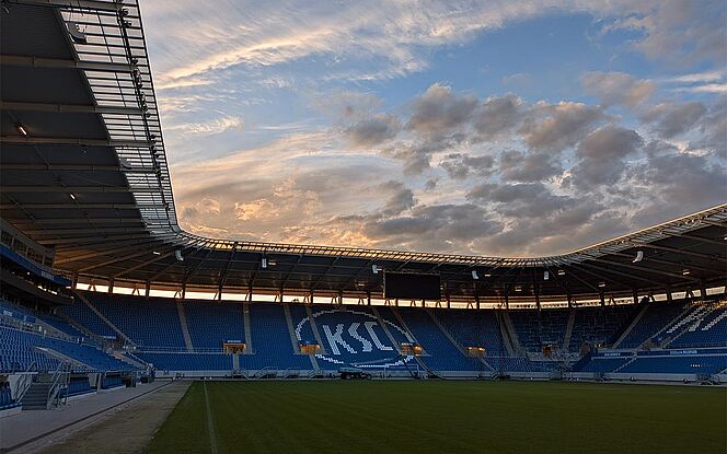 KSC Stadion Karlsruhe »BBBank Wildpark« Blick von unten auf das Stadiondach
